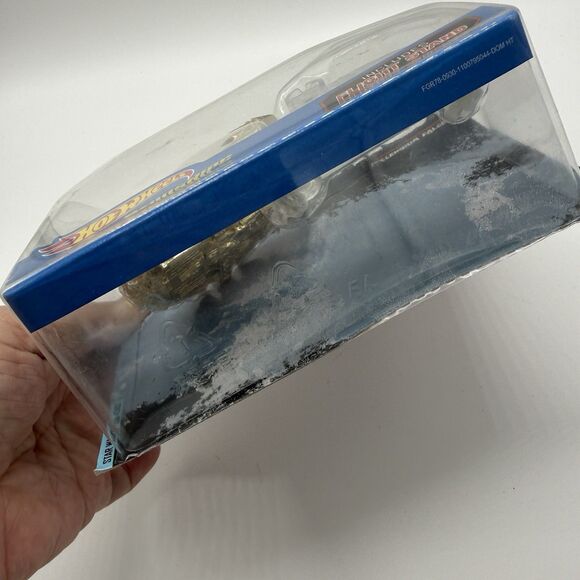 Star Wars Hot Wheels Exclusive Golden Millennium Falcon Die-Cast Starship 2014 - Picture 5 of 6